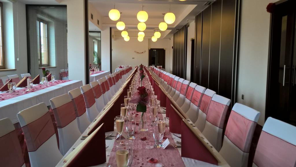 Hotel Luznice Plana nad Luznici Экстерьер фото